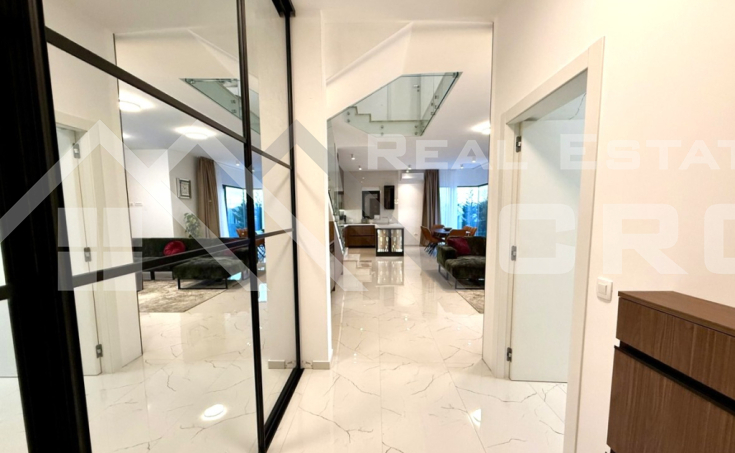  Elegant luxury villa boasting a stunning sea view, Rogoznica area, for sale (11)