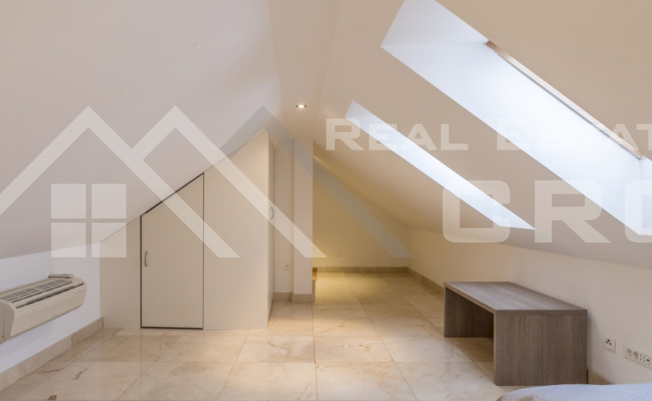 Furnished duplex apartment in the city center of Split, for sale (2)