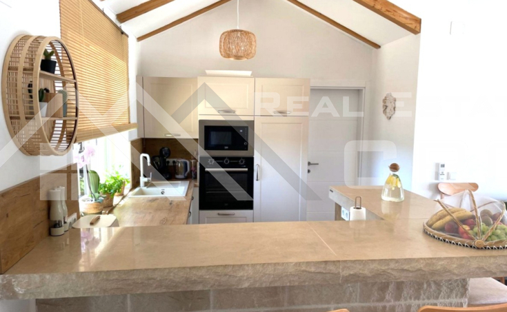 Beautiful stone house with a pool on a spacious Mediterranean estate, for sale (5)