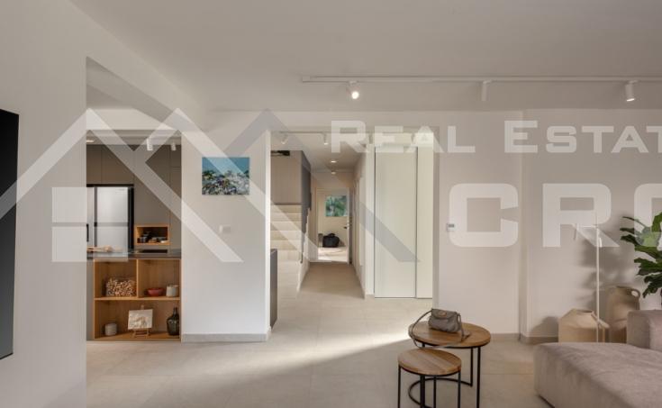 Beautiful stone villa with a pool offering a lovely sea view, for sale (10)