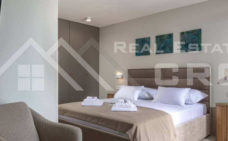 Beautiful stone villa with a pool offering a lovely sea view, for sale (2)