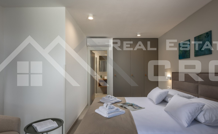 Beautiful stone villa with a pool offering a lovely sea view, for sale (3)