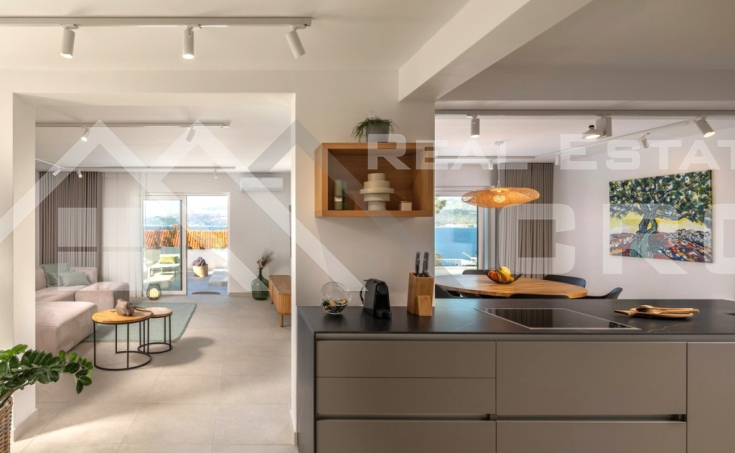 Beautiful stone villa with a pool offering a lovely sea view, for sale (4)