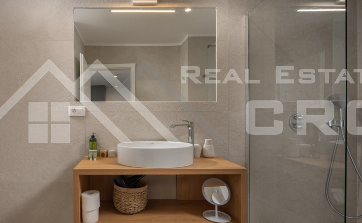 Beautiful stone villa with a pool offering a lovely sea view, for sale (6)