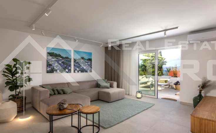 Beautiful stone villa with a pool offering a lovely sea view, for sale (7)