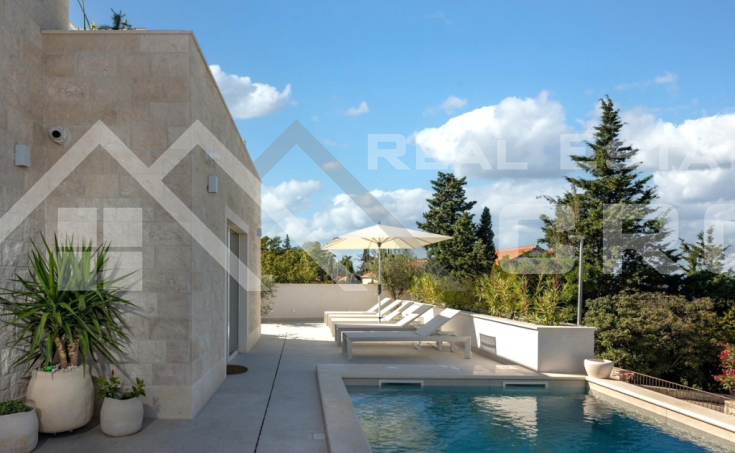 Beautiful stone villa with a pool offering a lovely sea view, for sale (9)