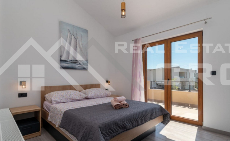 Lovely holiday home with a pool in a peaceful setting, for sale (10)