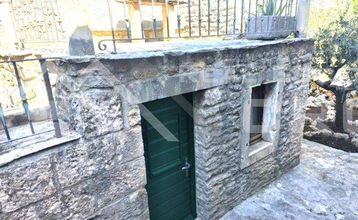 Authentic stone villa with a swimming pool in a peaceful inland location, for sa (12)