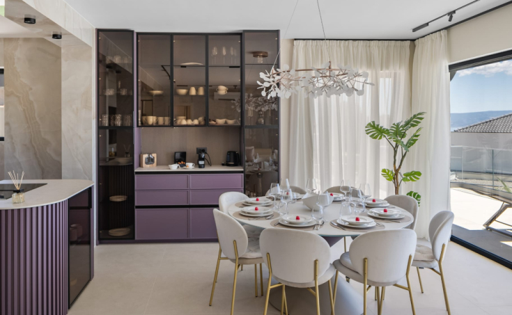 Luxury villa with a garage, in a beautiful setting boasting sea views (10)