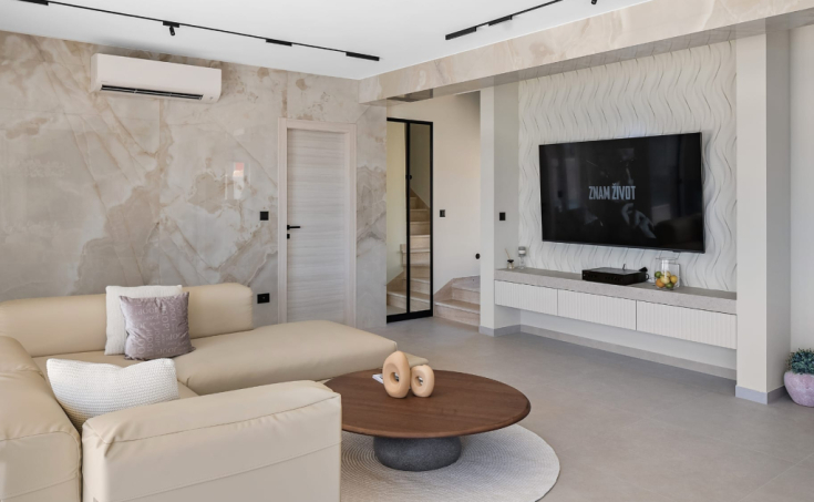 Luxury villa with a garage, in a beautiful setting boasting sea views (3)