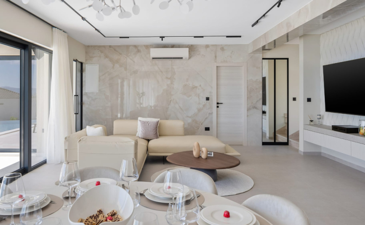 Luxury villa with a garage, in a beautiful setting boasting sea views (6)