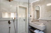 Luxury villa with a garage, in a beautiful setting boasting sea views (13)