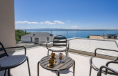 Luxury villa with a garage, in a beautiful setting boasting sea views (15)