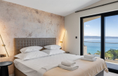 Luxury villa with a garage, in a beautiful setting boasting sea views (17)