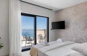 Luxury villa with a garage, in a beautiful setting boasting sea views (5)