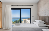 Luxury villa with a garage, in a beautiful setting boasting sea views (8)