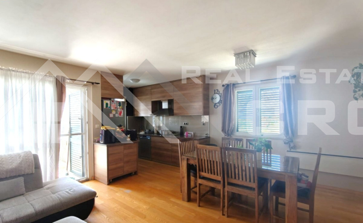Spacious two-bedroom apartment with a sea view in an attractive location in Bol, for sale (2)