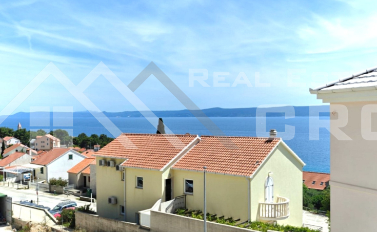 Spacious two-bedroom apartment with a sea view in an attractive location in Bol, for sale (8)