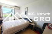 Spacious two-bedroom apartment with a sea view in an attractive location in Bol, for sale (7)