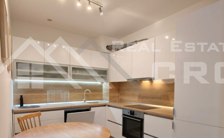 Fully furnished and equipped two-bedroom apartment in Sinj, for sale  (10)