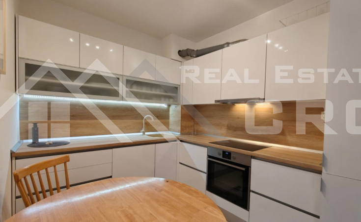 Fully furnished and equipped two-bedroom apartment in Sinj, for sale  (6)
