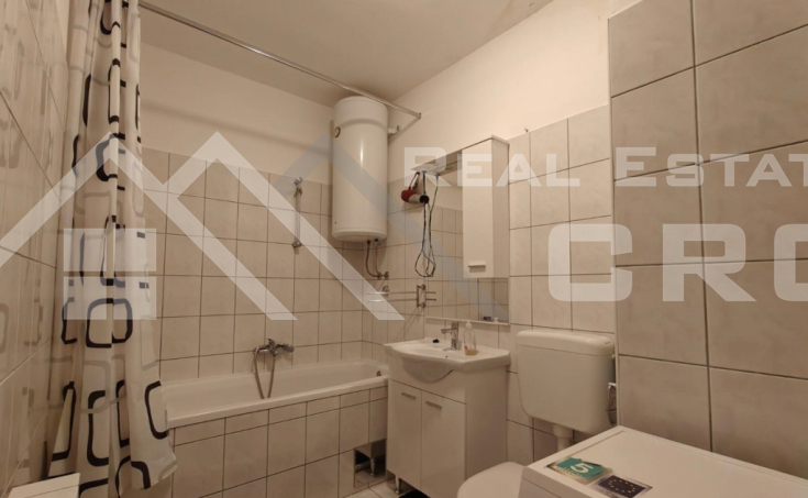 Fully furnished and equipped two-bedroom apartment in Sinj, for sale  (8)