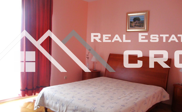 ČIOVO, Beautiful spacious furnished apartment 105 m² – 60 m from the sea, sea view, shared pool (1) (Kopiraj)