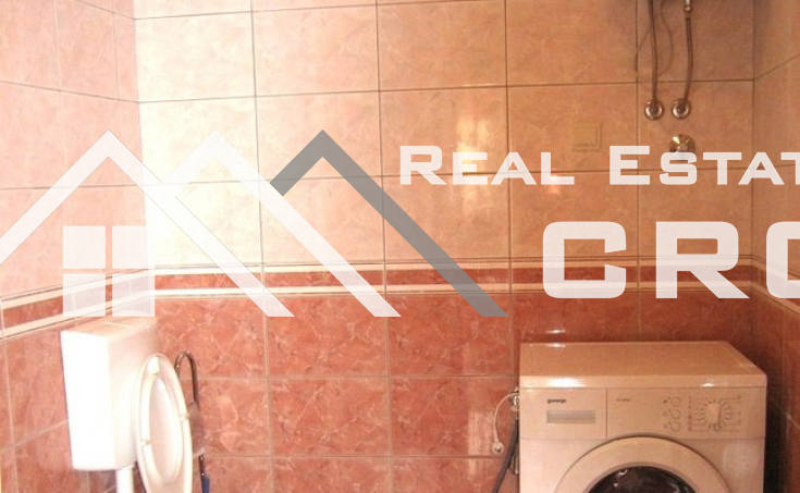 ČIOVO, Beautiful spacious furnished apartment 105 m² – 60 m from the sea, sea view, shared pool (3) (Kopiraj)