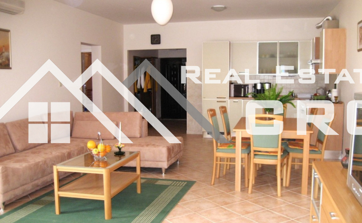 ČIOVO, Beautiful spacious furnished apartment 105 m² – 60 m from the sea, sea view, shared pool (4) (Kopiraj)