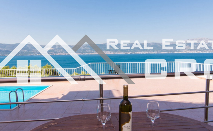ČIOVO, Beautiful spacious furnished apartment 105 m² – 60 m from the sea, sea view, shared pool (5) (Kopiraj)