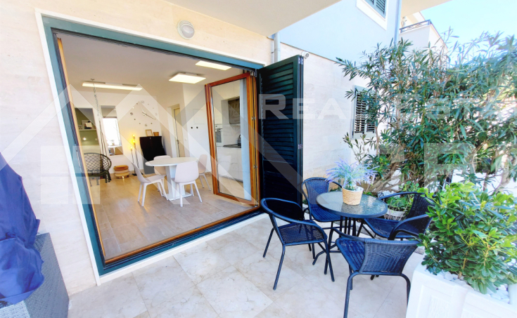 Real Estate Čiovo - Fully Furnished Apartment with Garden and Shared Pool  (5)