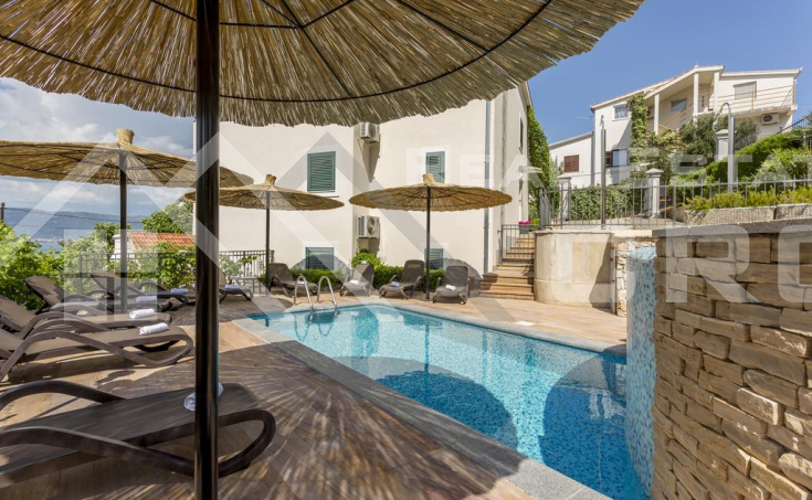 Real Estate Čiovo - Fully Furnished Apartment with Garden and Shared Pool  (9)
