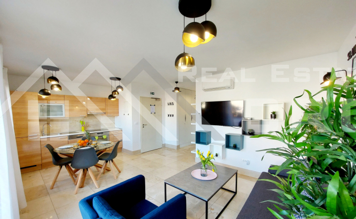 Čiovo Real Estate - Two-bedroom apartment with a large covered terrace and a swim