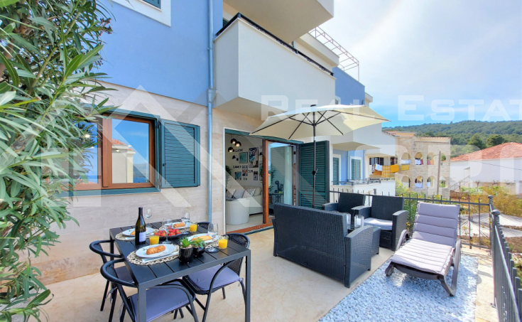 Čiovo Real Estate - Two-bedroom apartment with a large covered terrace and a swim (8)