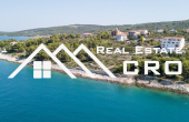 CI1429, ČIOVO, Prekrasan prostrani namješten stan 105 m² – 60 m od mora, pogled na more, zajednički bazen