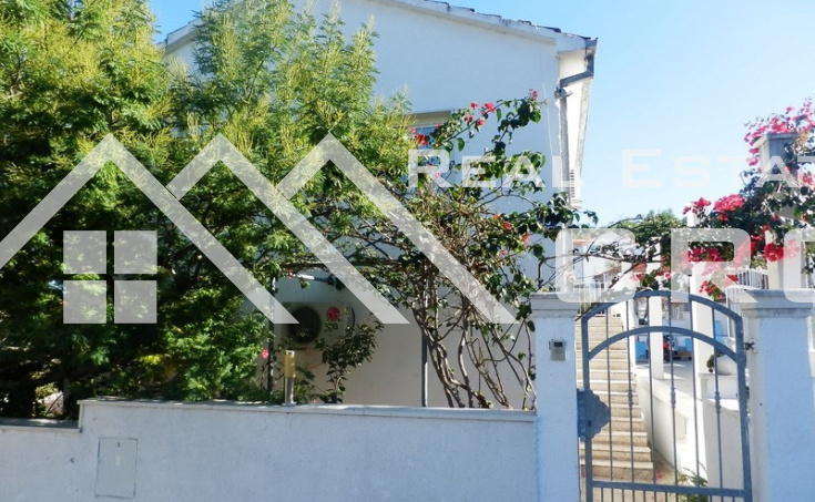 Kuća na jako atraktivnoj lokaciji na prodaju, otok Brač (1)