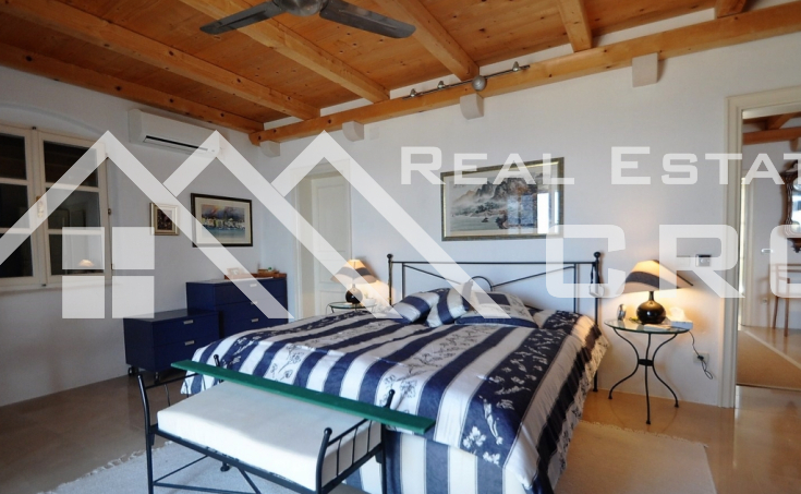 Villa in the first line to the sea for sale, Brac island (11)