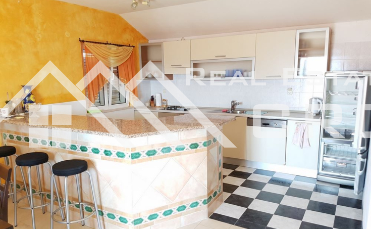 Apartman s lijepim pogledom na more u Bolu (1)