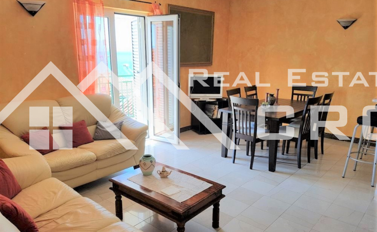 Apartman s lijepim pogledom na more u Bolu (2)