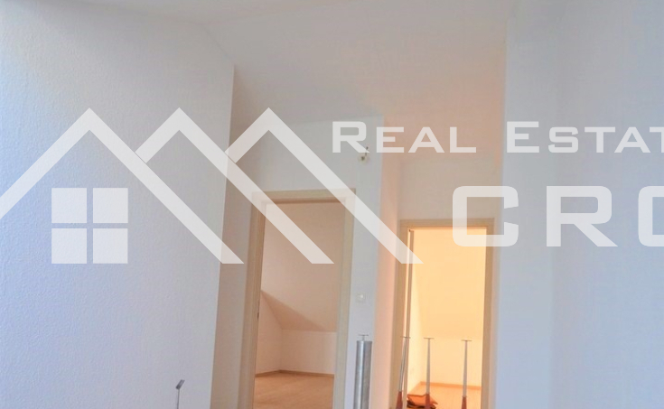Three bedroom apartment on attractive location, for sale, Bol, Brac island (12)
