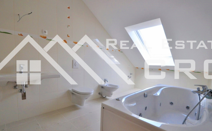 Three bedroom apartment on attractive location, for sale, Bol, Brac island (7)