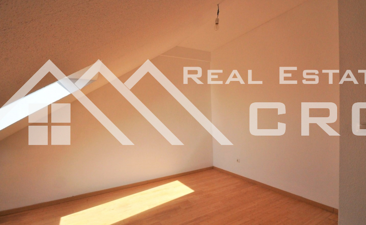 Three bedroom apartment on attractive location, for sale, Bol, Brac island (9)