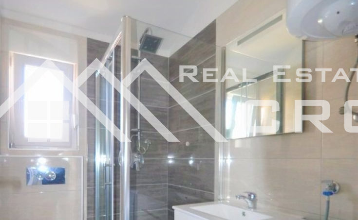 Apartment in a very attractive location in Ciovo (6)