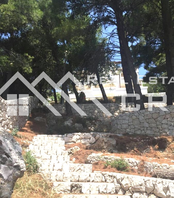 Omis properties Spacious apartment house on a large plot just above a