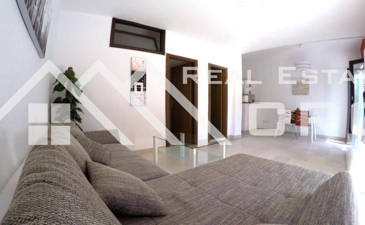 Spacious apartment house on a large plot just above a beach, Omis surroundings, for sale (3)