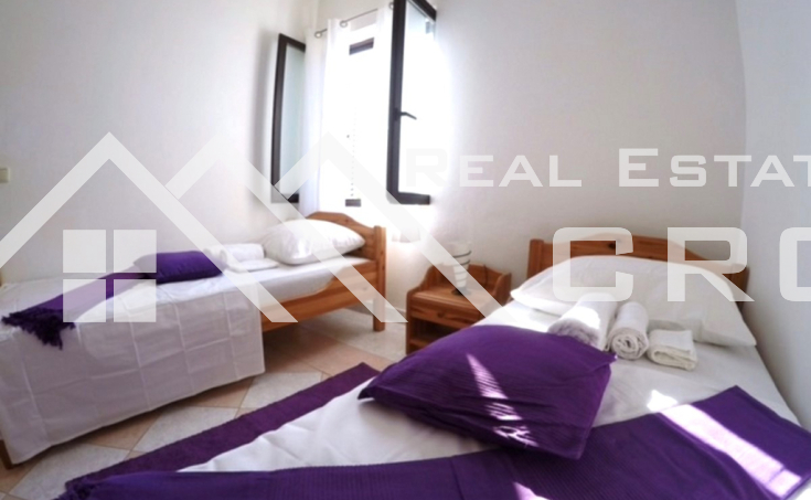 Spacious apartment house on a large plot just above a beach, Omis surroundings, for sale (6)