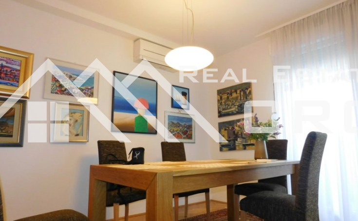 Nicely decorated two bedroom flat for sale in the centre of Split (1)