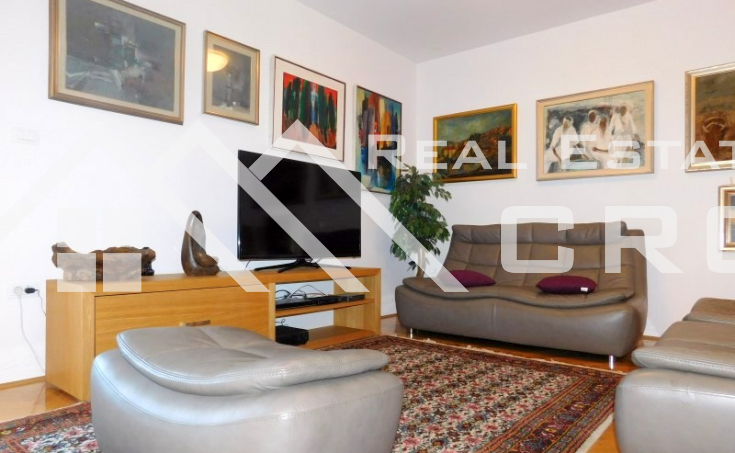 Nicely decorated two bedroom flat for sale in the centre of Split (2)