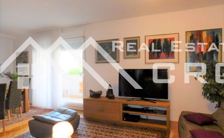 Nicely decorated two bedroom flat for sale in the centre of Split (3)