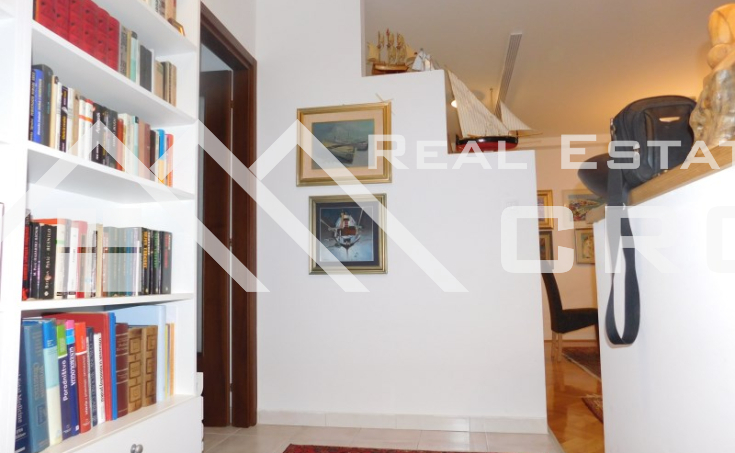 Nicely decorated two bedroom flat for sale in the centre of Split (8)